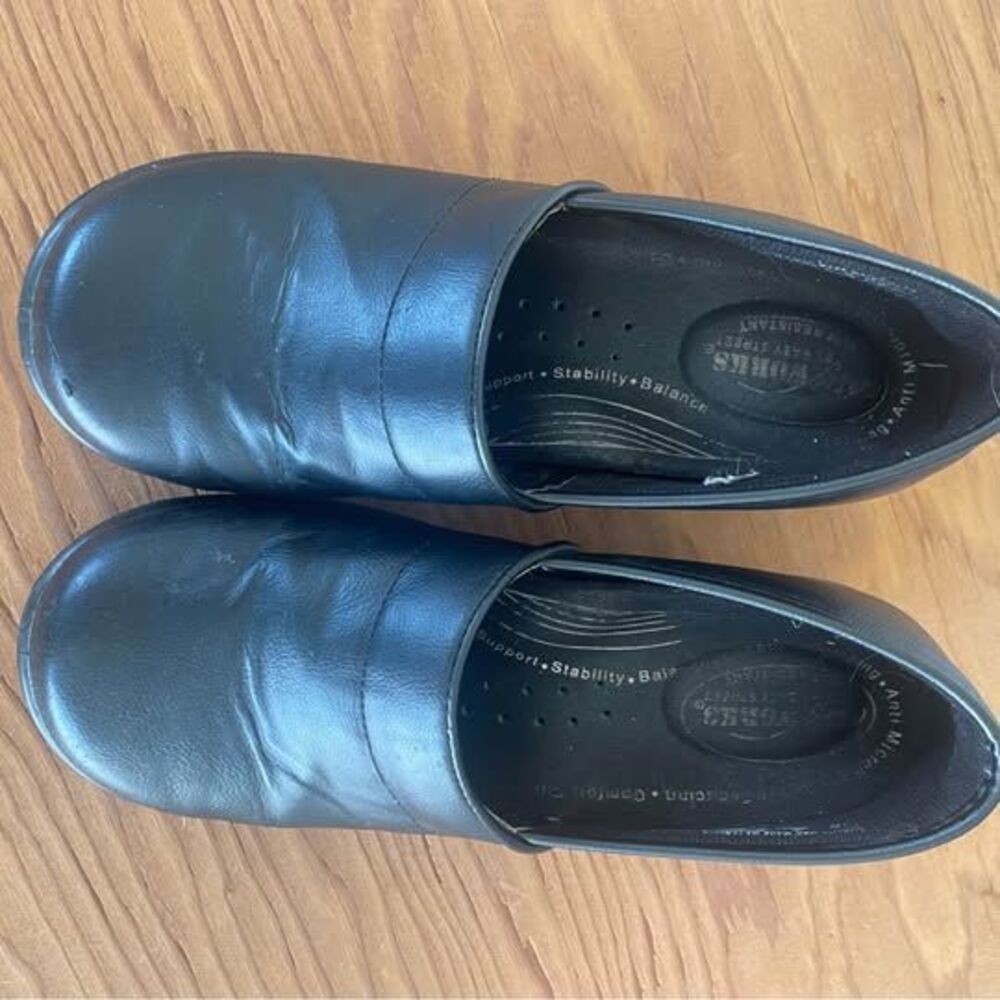 Women’s (size 7.5) Easy Works by Easy Street Clogs